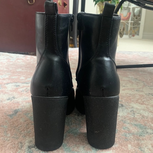 Boots - Picture 4 of 4